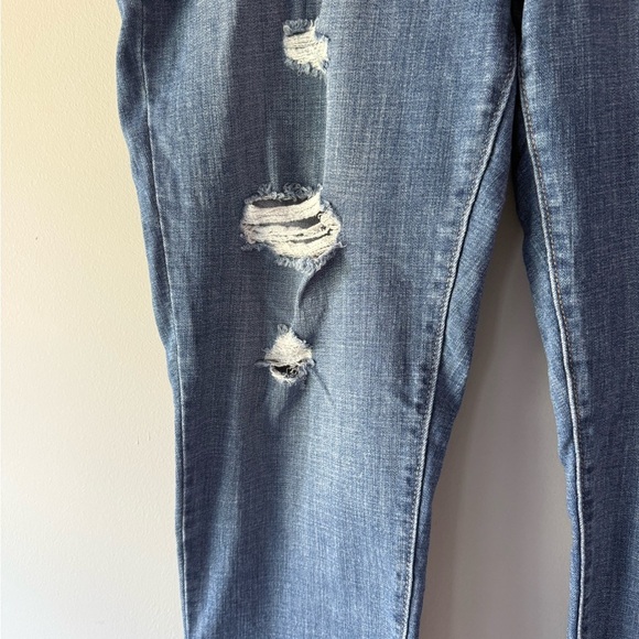 Levi’s Boyfriend Jeans – Distressed Medium Wash, Size 32 - Picture 5 of 6